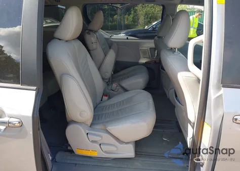 2011 Toyota Sienna Xle V6 z USA, uszkodzony, nr VIN 5TDYK3DCXBS144495